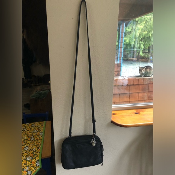 Multi Sac Black Faux Leather Multi Pocket Multi Compartment Crossbody Purse - Picture 9 of 11